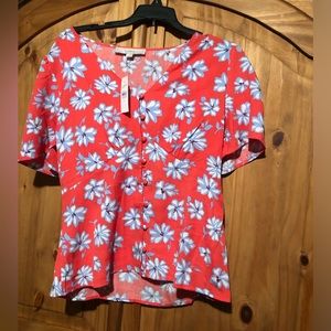 8946 Women’s Short Sleeve LOFT Top.  Button up.   Size 4 Zip Side NWT